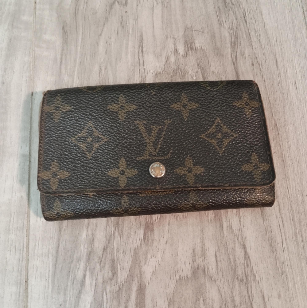 Authentic LOUIS VUITTON Porte Monnaie Tresor Monogram